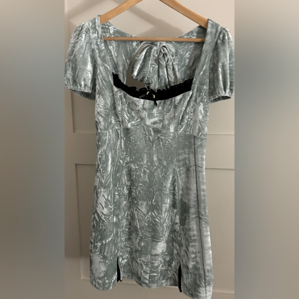 Kimchi Blue Jill Velvet Mini Dress NWOT Size M Green - Picture 5 of 9